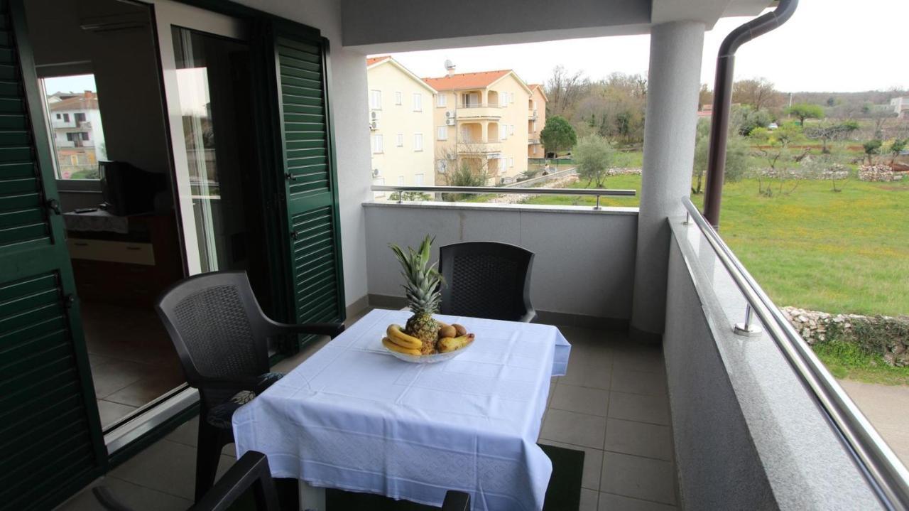 Apartments Vabec Malinska Buitenkant foto